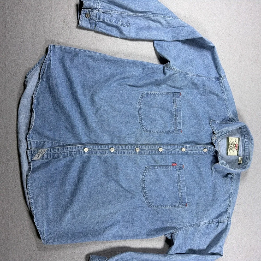 Vintage Levis Denim Shirt Mens LT Blue Long Sleeve Button Up Tall Workwear